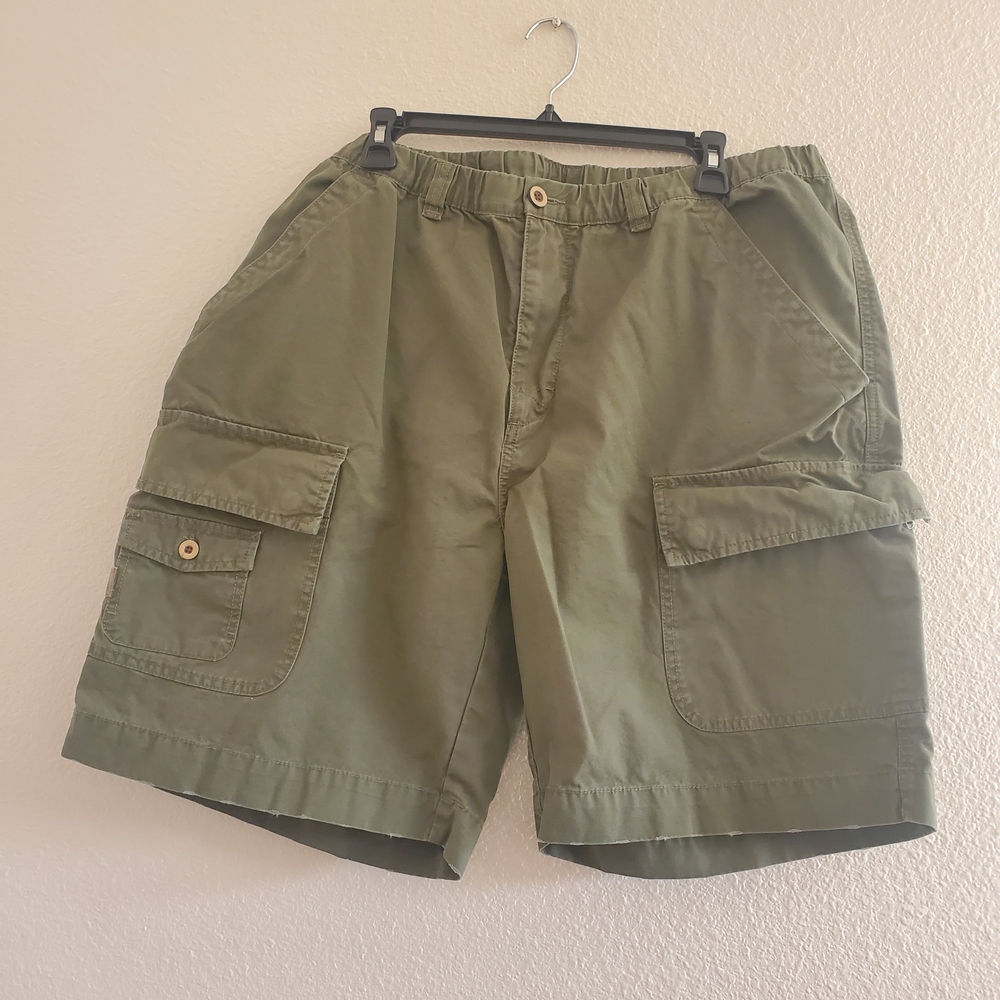 Tommy Bahama Olive Green Cargo Shorts Size XL
